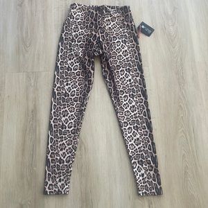 🐆 NWT Onzie High Rise Legging in Leopard